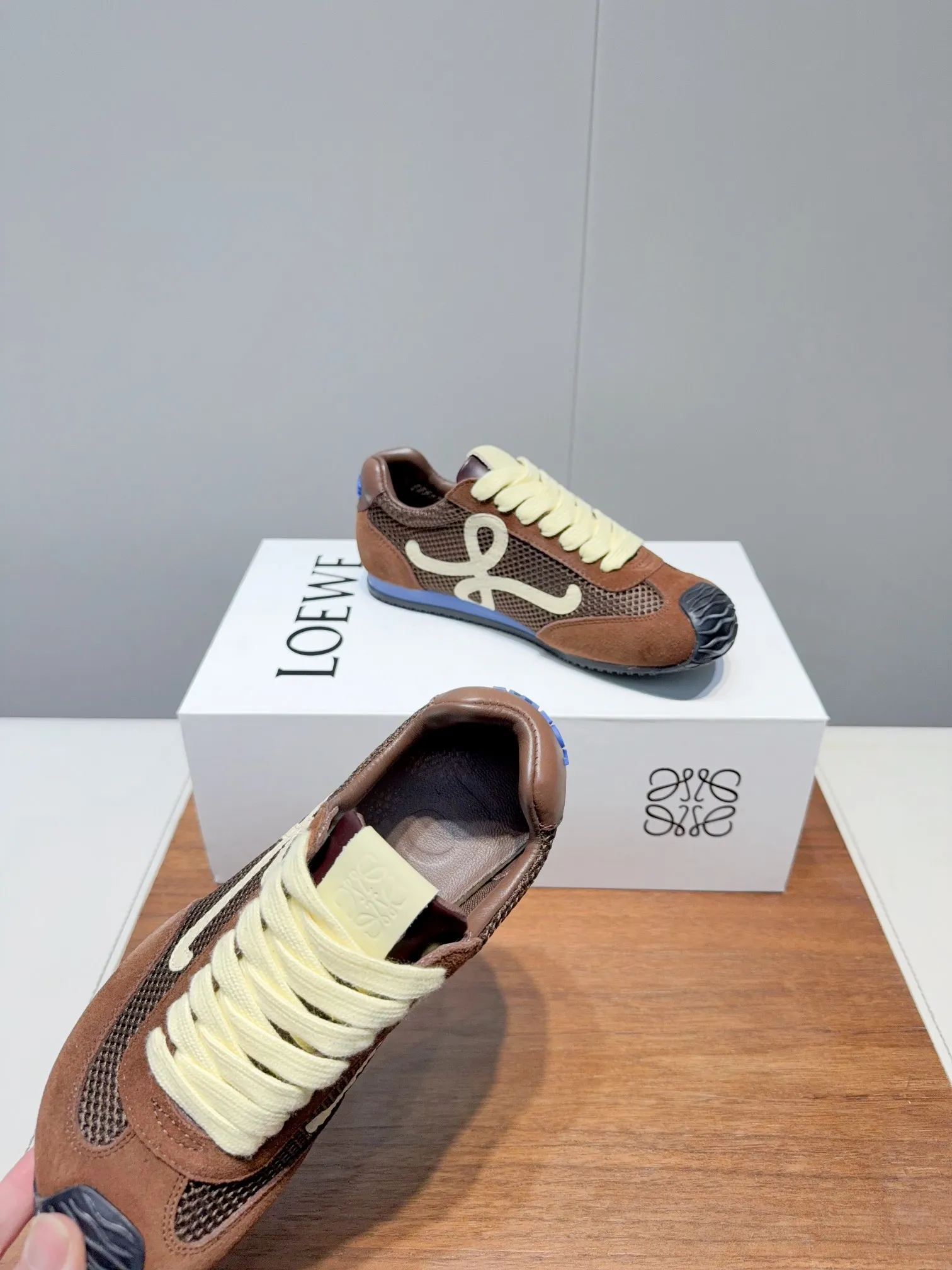 👟👟Ex-factory price 560👟👟 Loewe LOEW- 2025 mesh moral training shoes Super awesome Asymmetric toe shape, as LOEWE's signature design Super soft, lightweight and flexible sole, new wave texture rubber outsole, extending to the toe, upgraded soft leather lining and footbed to provide maximum comfort, 3D injection molded rubber LOEWE logo on the heel Fully open mold matching material Size: 35-40 (custom-made for 40 women, non-refundable)
